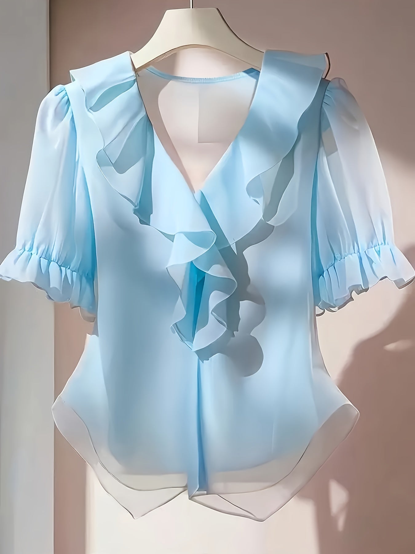 Women's ruffled blouse with frills and puff sleeves – Elegant vintage style for office and leisure