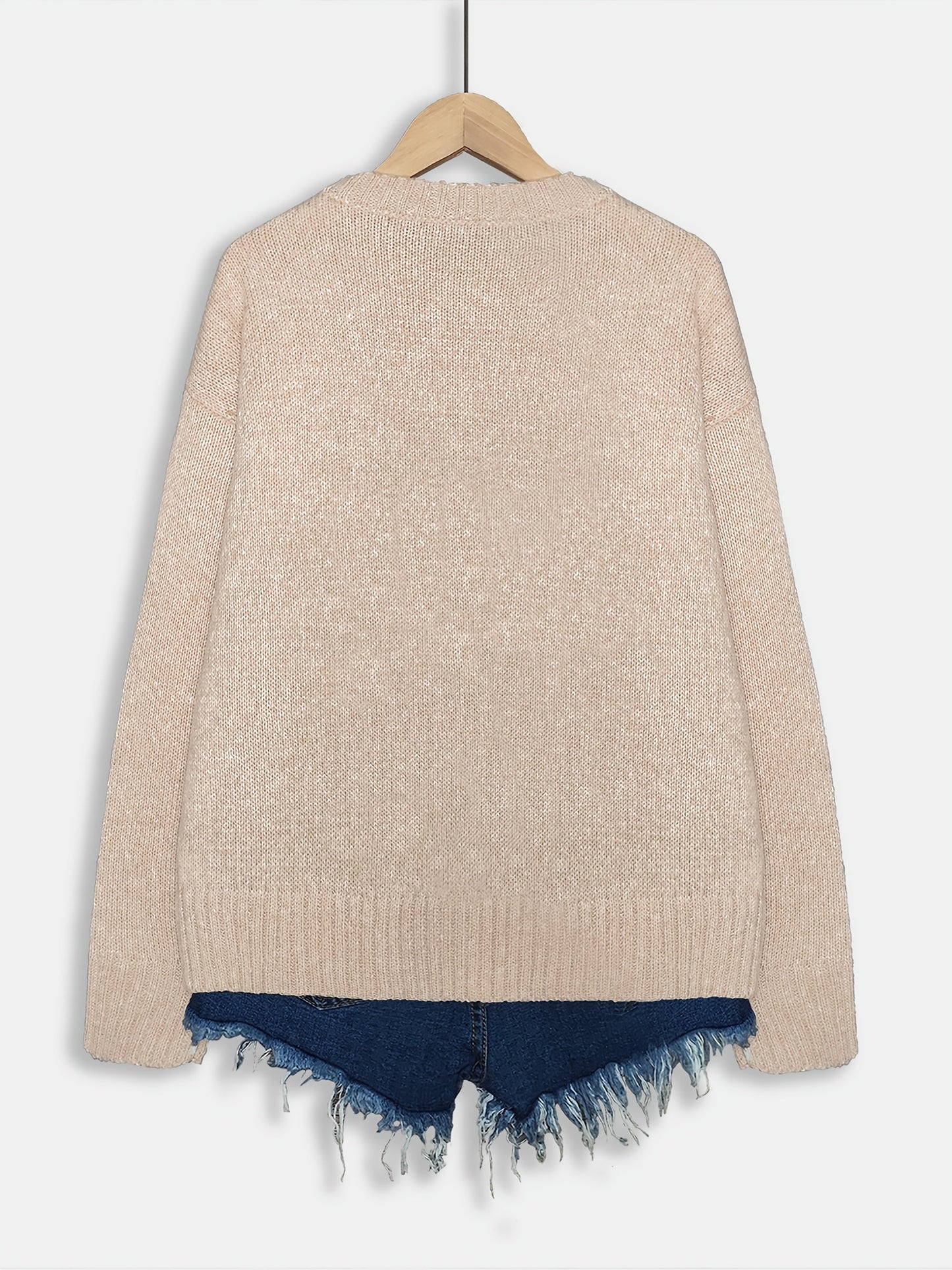 Women's knitted sweater with round neckline and cat motif