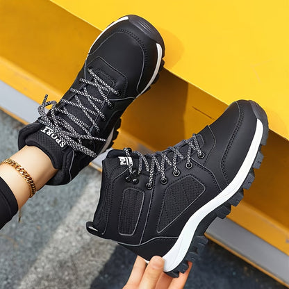 Unisex outdoor shoe with laces and a treaded sole
