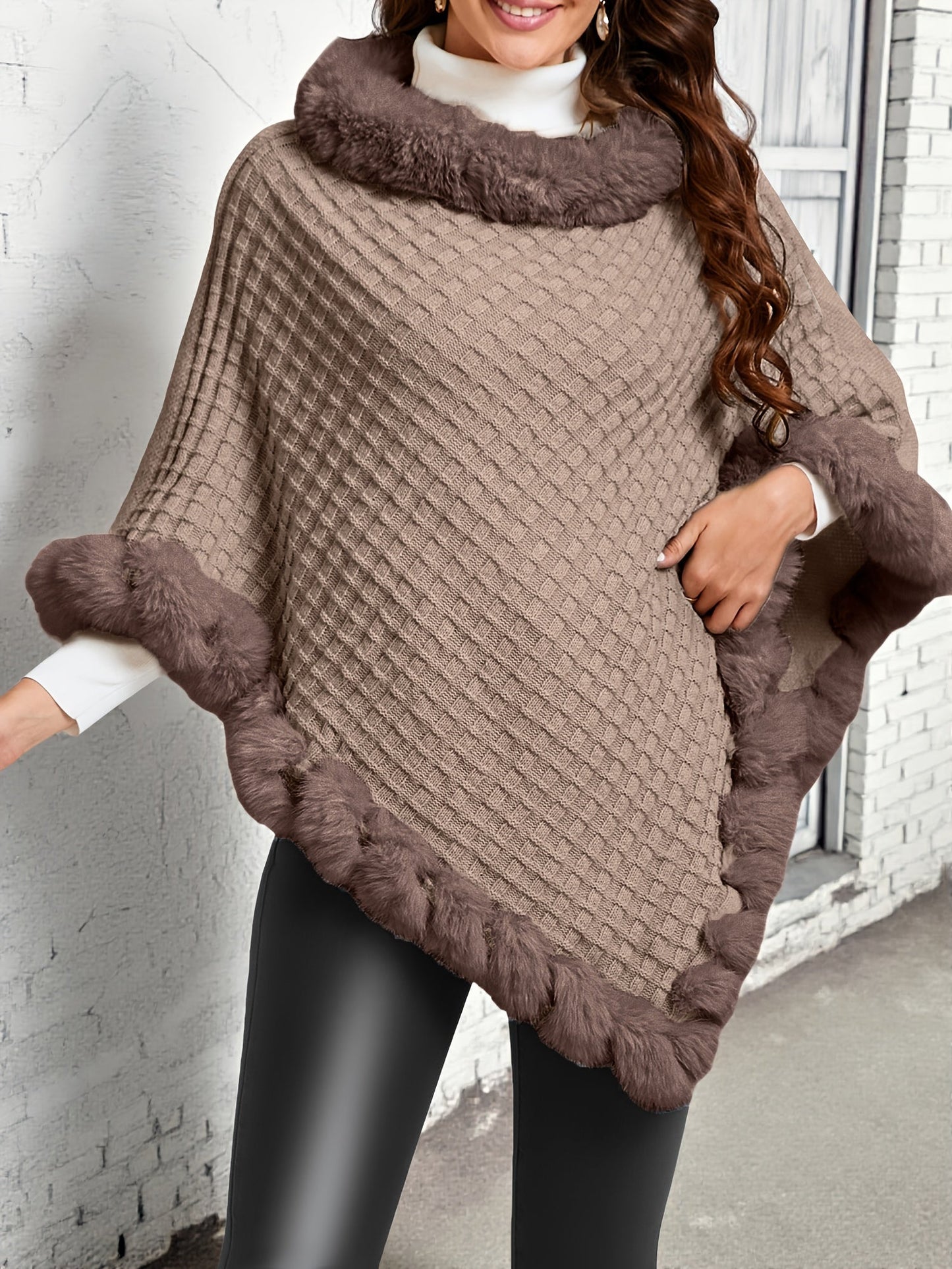 Damen Poncho gestrickt mit Kunstfellbesatz Wickelponcho