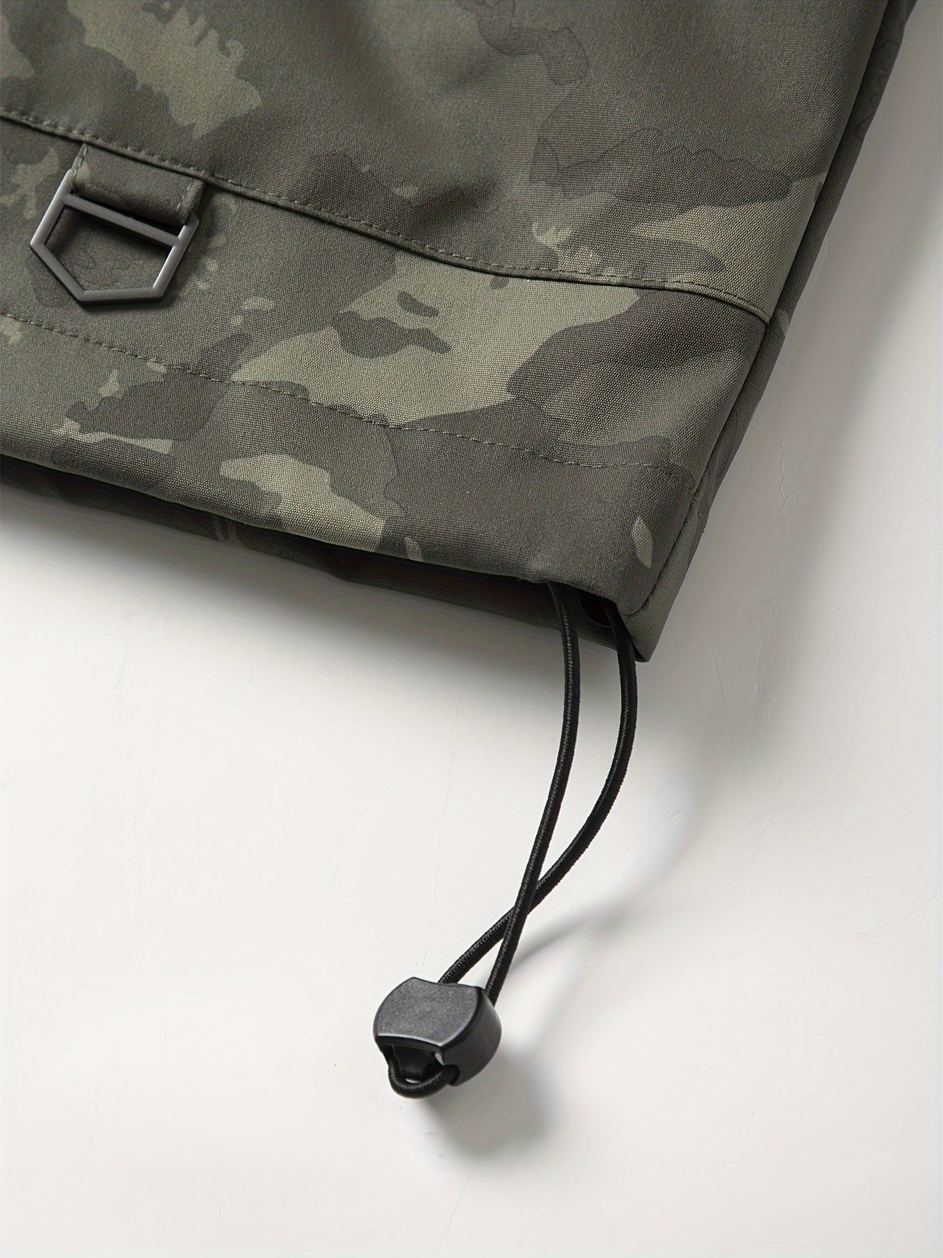 Men's camouflage jacket with hood and zipper