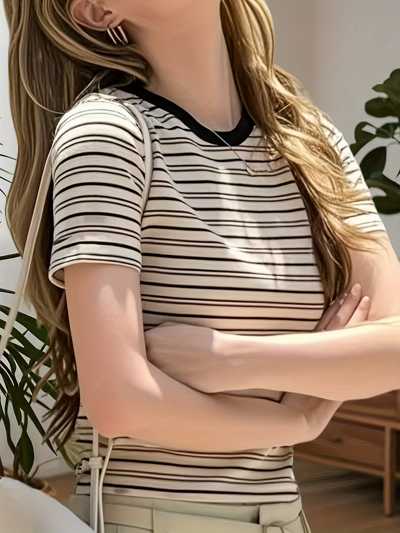 Women's Elegant Striped T-Shirt with Crew Neck – Perfect for Everyday and Office Wear