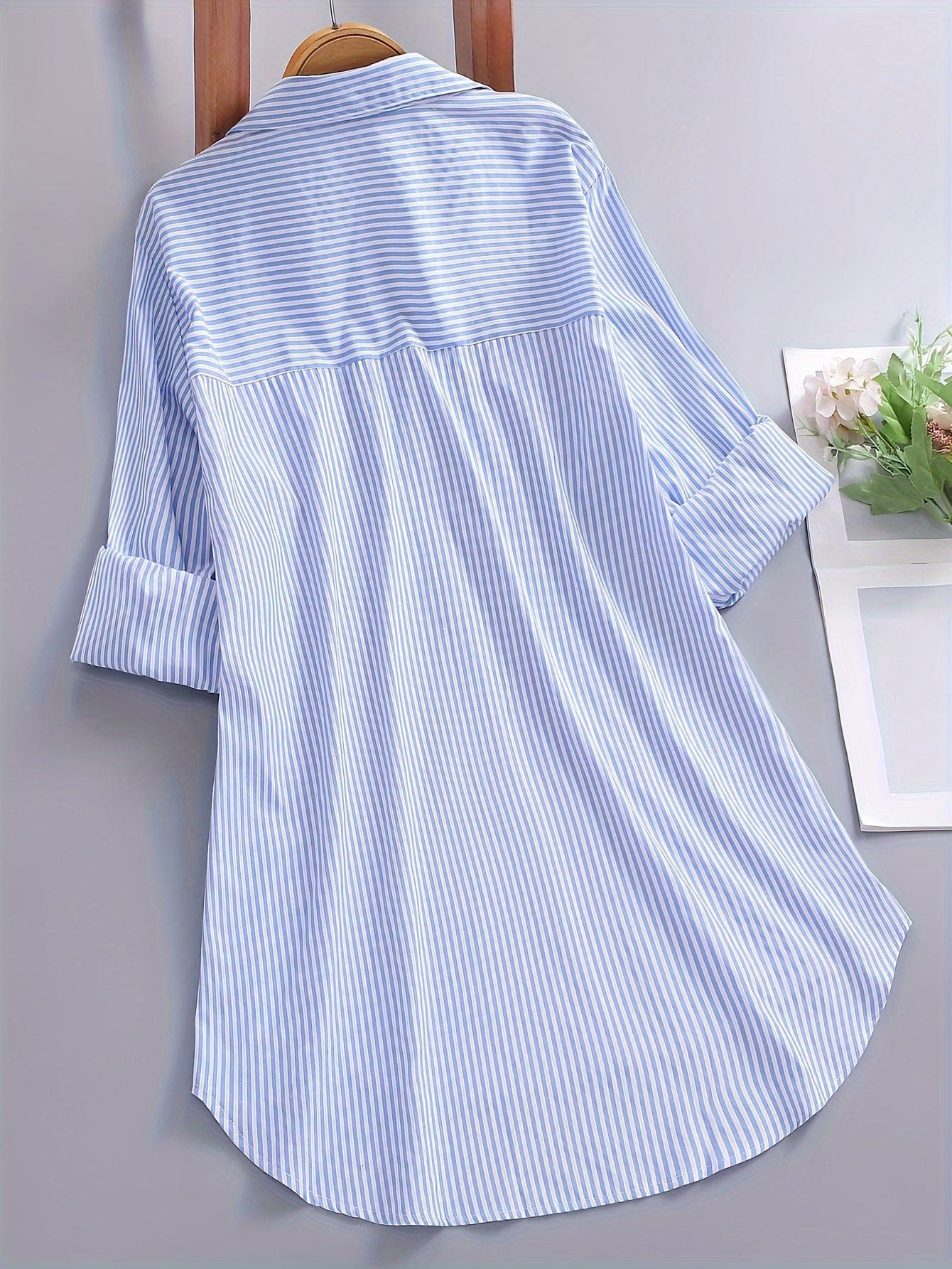 Women's striped blouse shirt with loose fit – Stylish long blouse for everyday and office wear