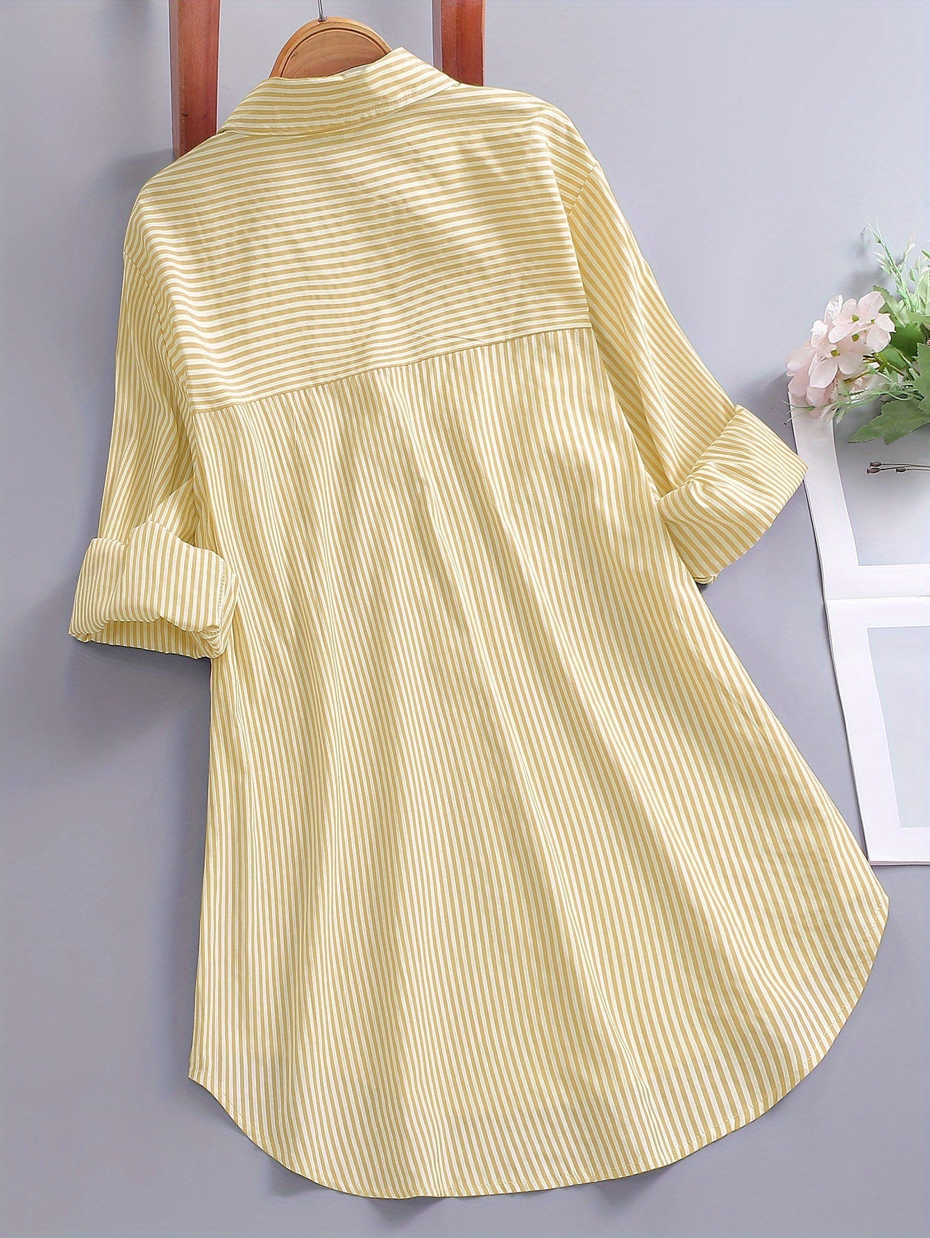 Women's striped blouse shirt with loose fit – Stylish long blouse for everyday and office wear