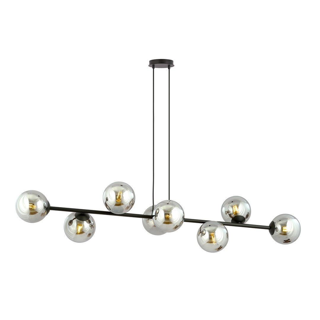 Zwarte hanglamp met acht grafietkleurige glazen bollen aan een horizontaal frame, opgehangen aan twee snoeren