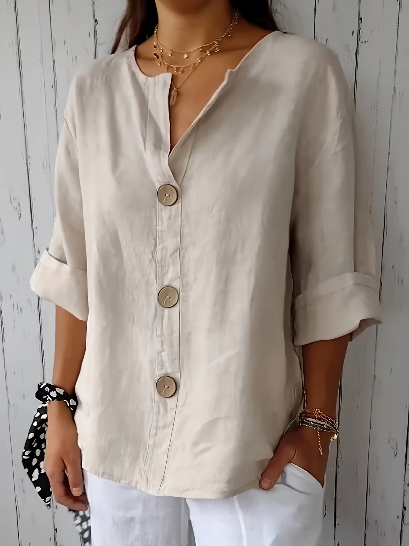 Women's blouse with large buttons and loose fit – everyday & office, casual style