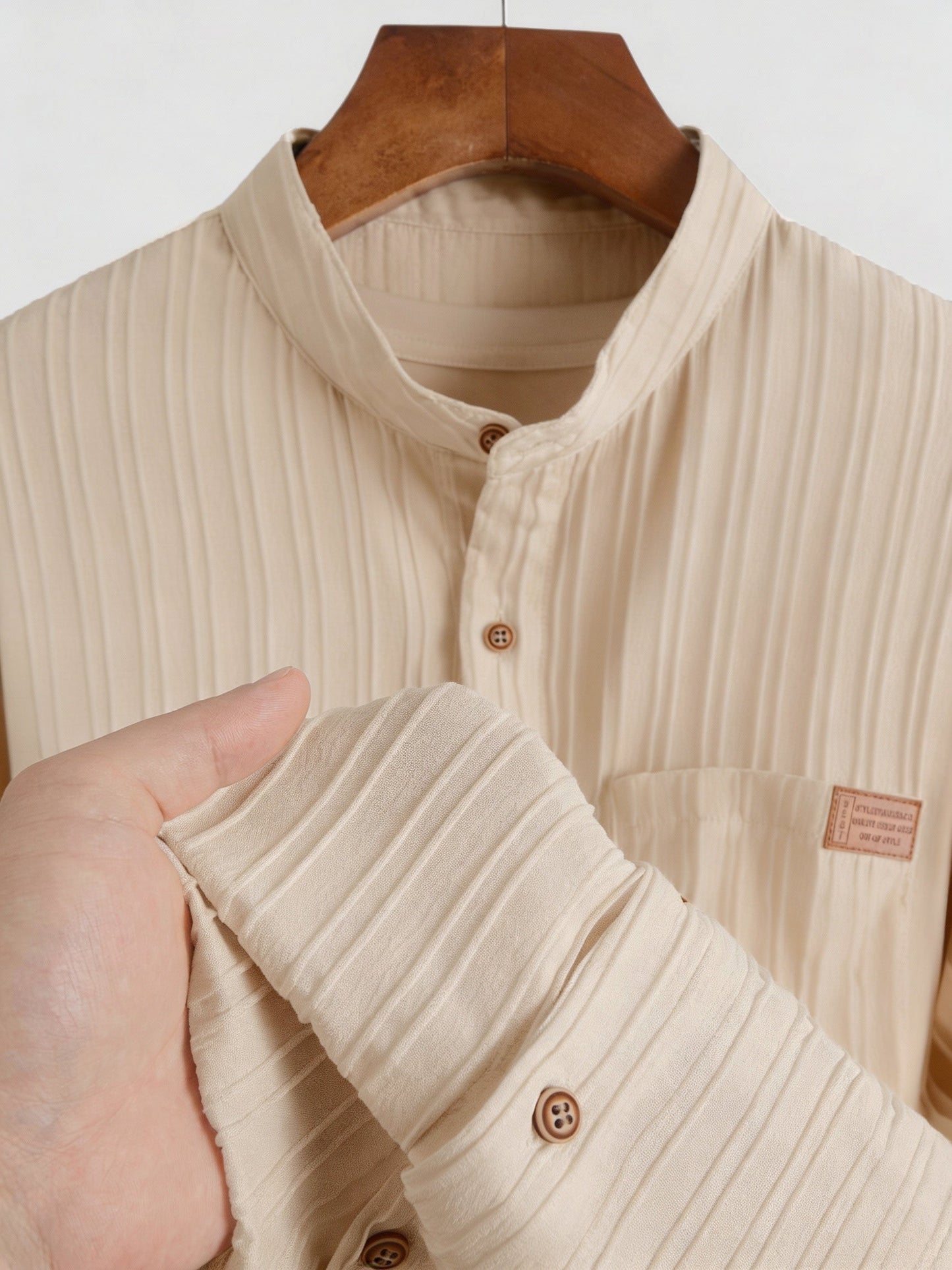 Men's short-sleeve shirt with pleated texture and stand-up collar – modern casual shirt for summer & vacation