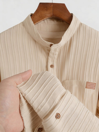 Men's short-sleeve shirt with pleated texture and stand-up collar – modern casual shirt for summer & vacation