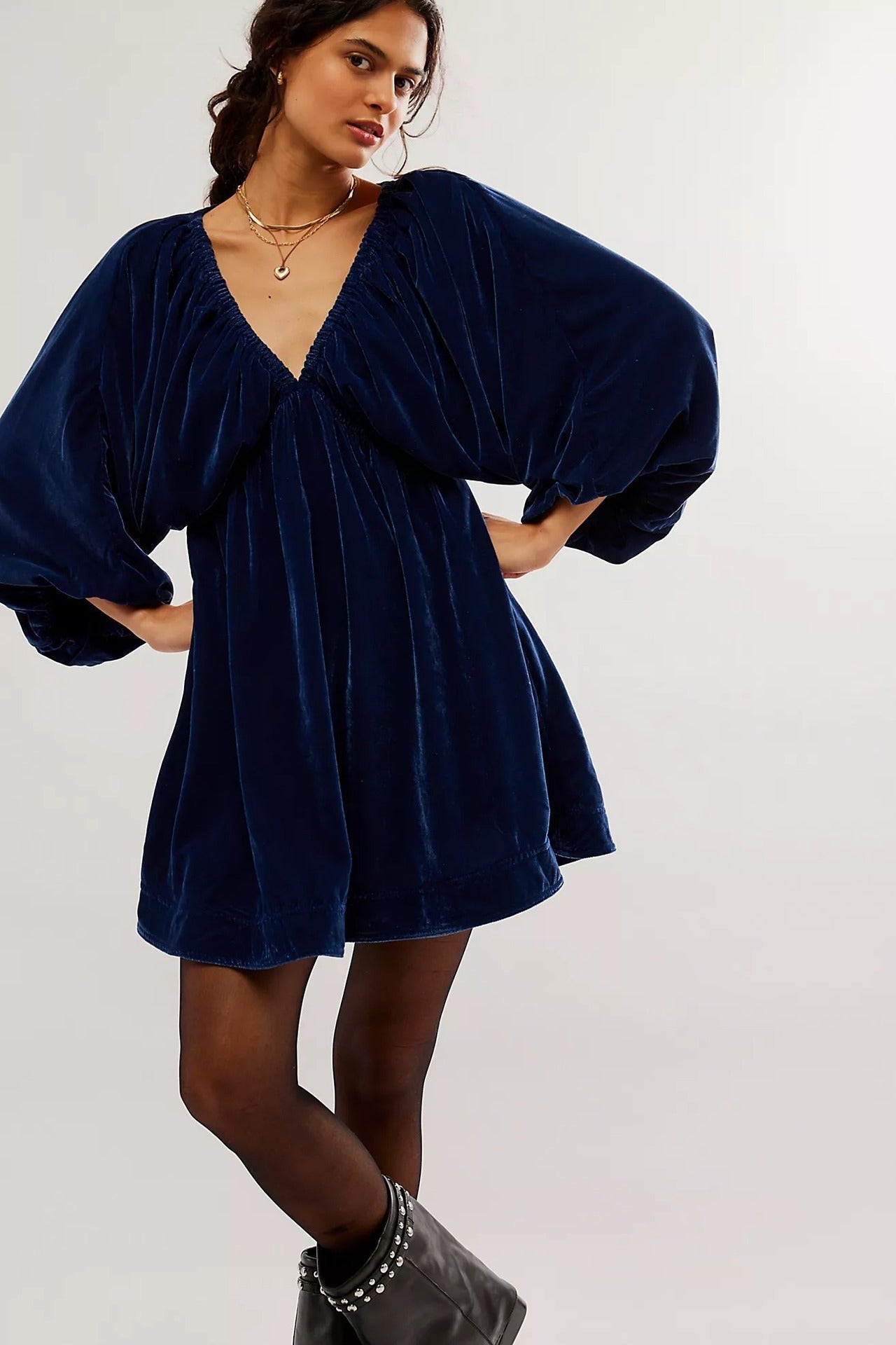 Shirley – Comfortable and Casual Golden V-Neck Velvet Dress