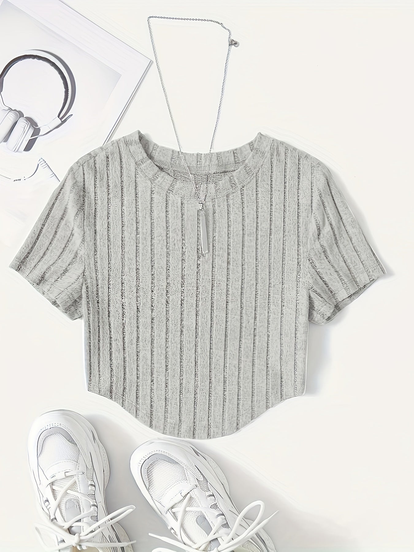 Women's Short-Sleeve Crop Top in Casual Style with Crew Neck – Perfect for Everyday and Leisure