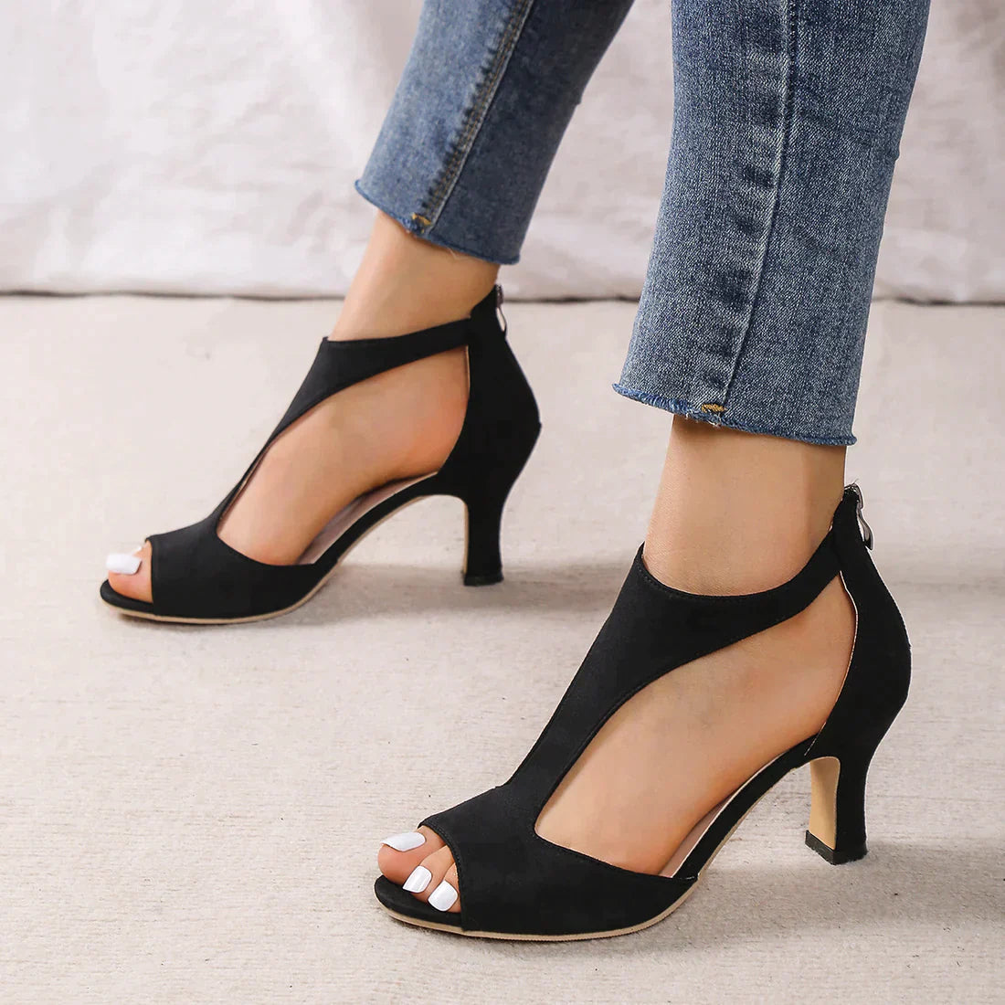 Women's high-heeled sandal with T-strap for elegant occasions and celebrations
