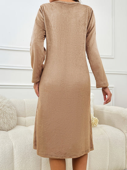 Women's flannel nightgown with a round neckline and embroidery – long-sleeved, cozy loungewear robe