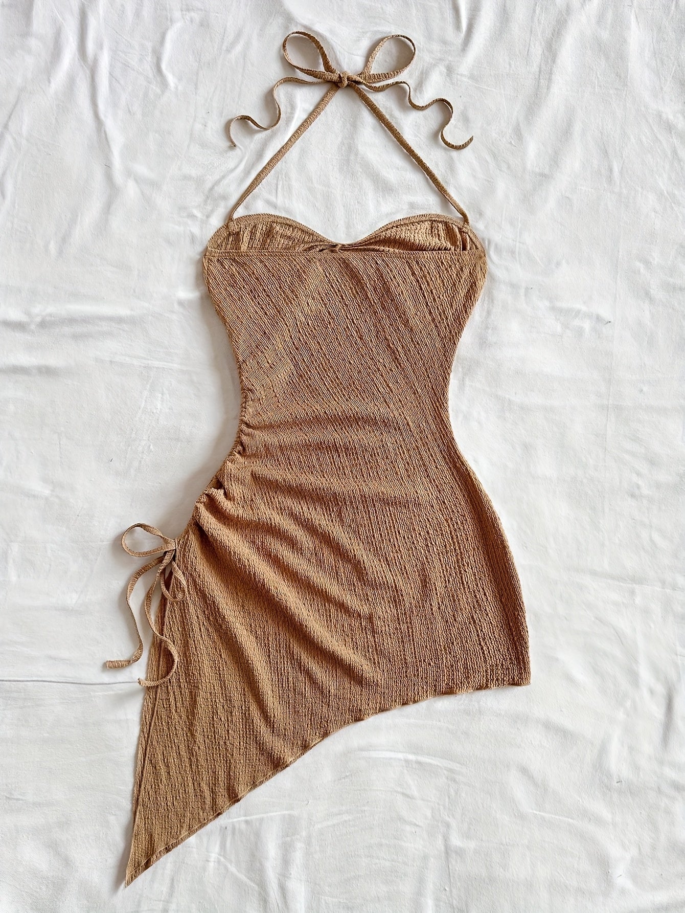 Women's bodycon dress with asymmetrical hem and halter neck – Elegant summer look for party & vacation