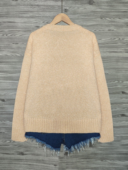Women's knitted sweater with round neckline and cat motif