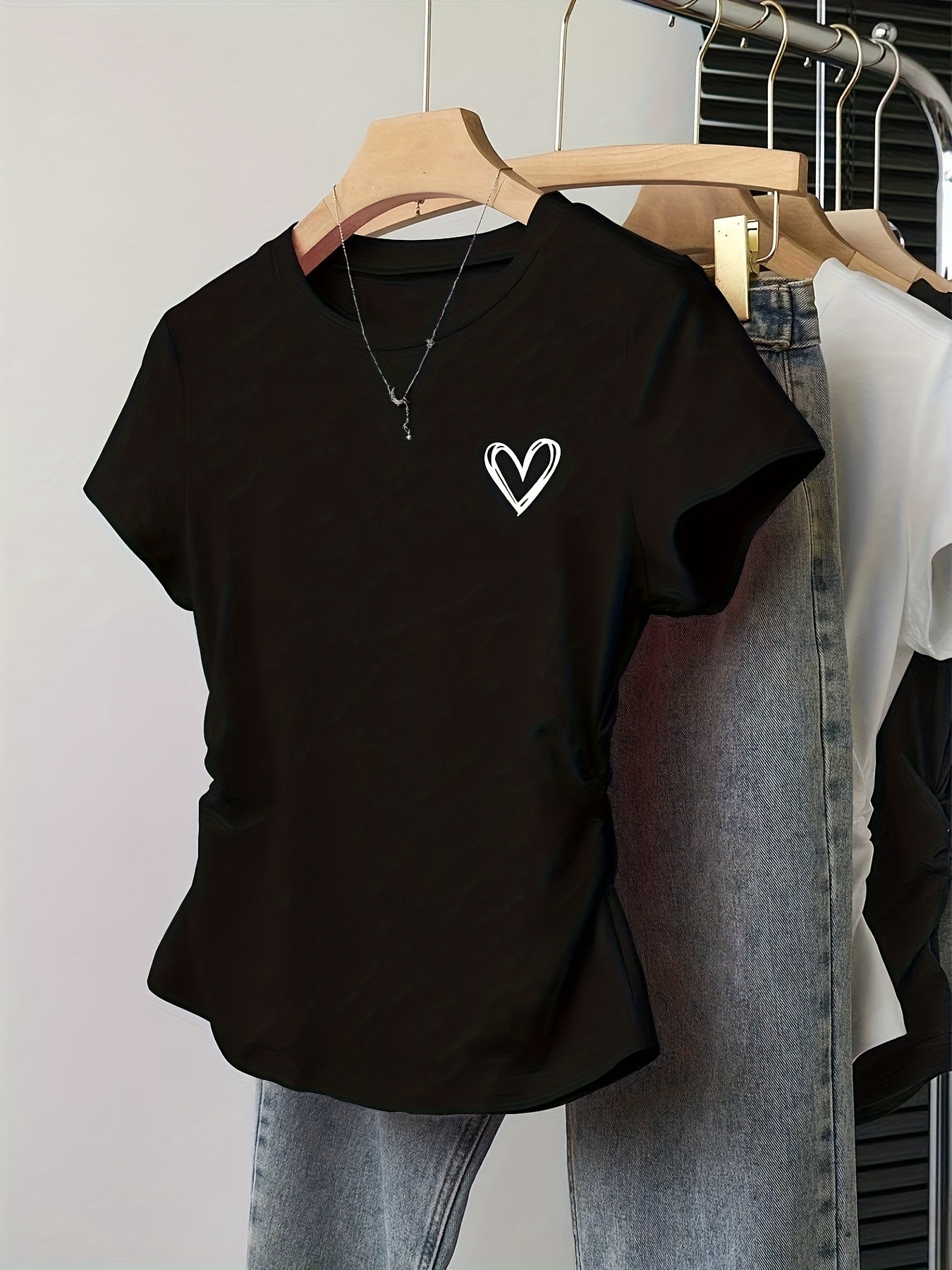 Women's T-shirt with Heart Print – Fashionable Summer Top, Fitted, Short Sleeve, Casual & Leisure Look