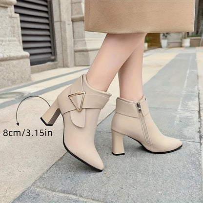 Damen Stiefelette mit Blockabsatz, spitzer Zehenpartie und seitlicher Schnalle