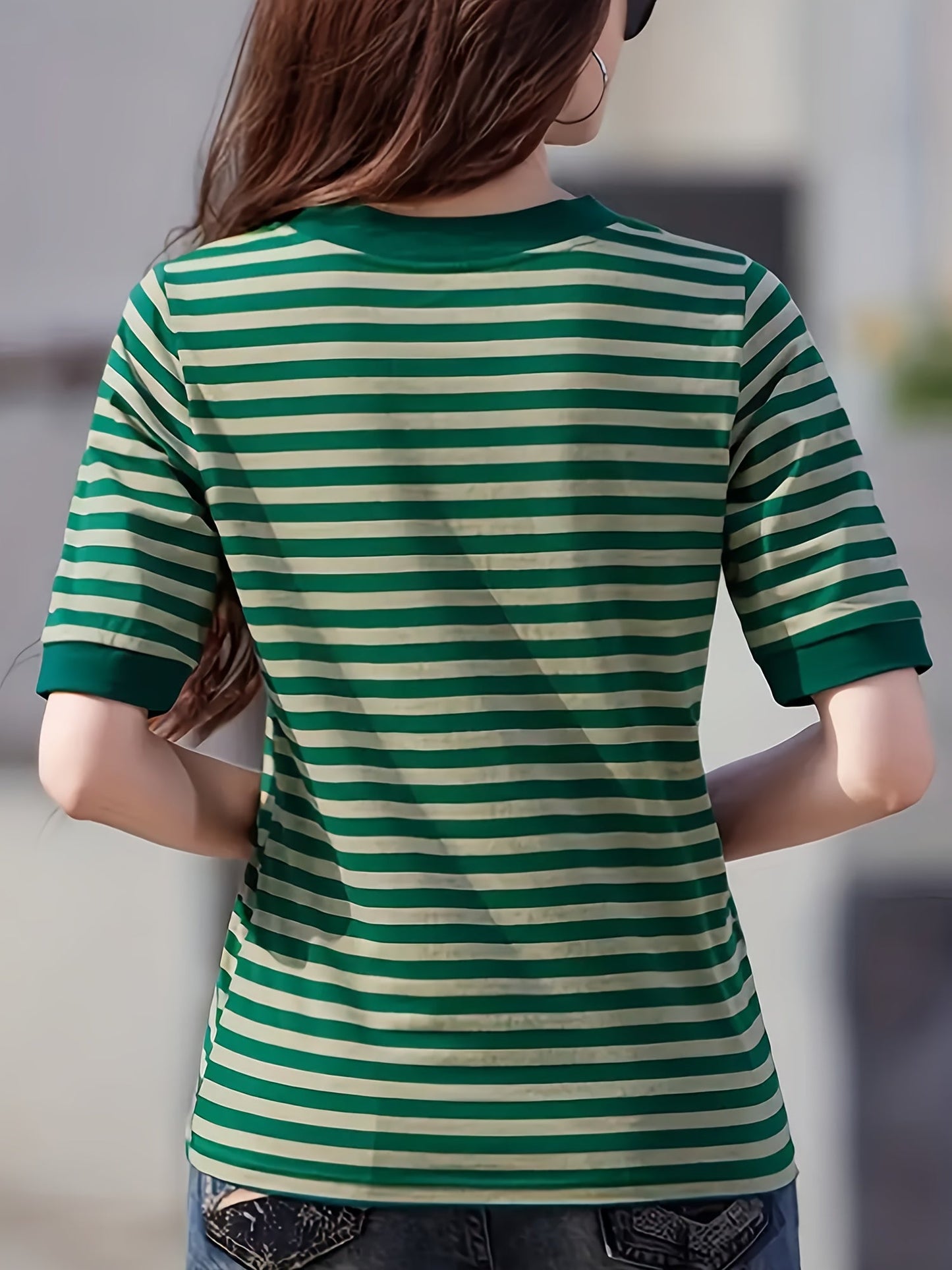 Damen Modernes Streifen T-Shirt mit V-Ausschnitt – Lässiger Alltagsstil