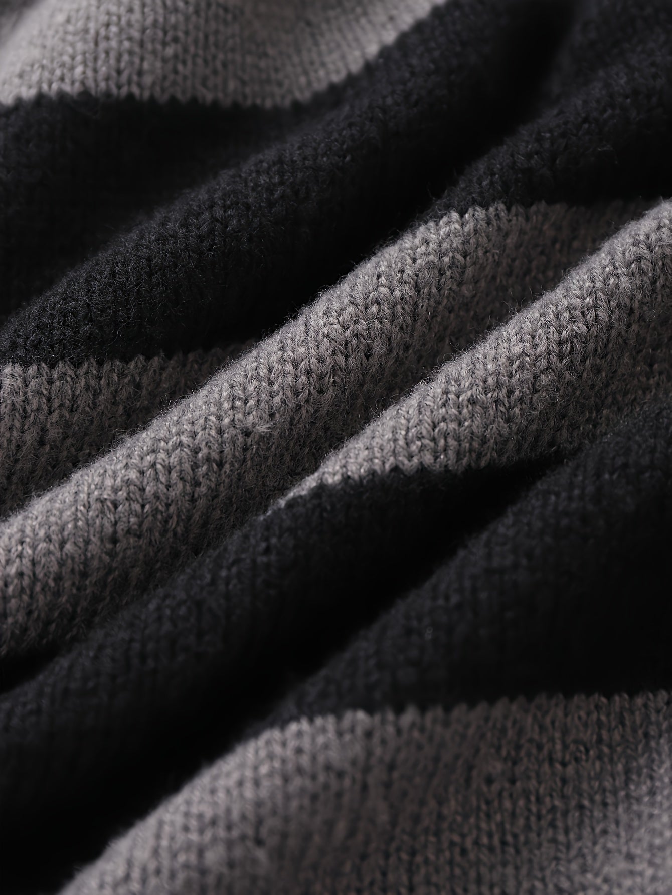 Gestreiftes Crop Top Hoodie mit Kapuze und weiten Ärmeln