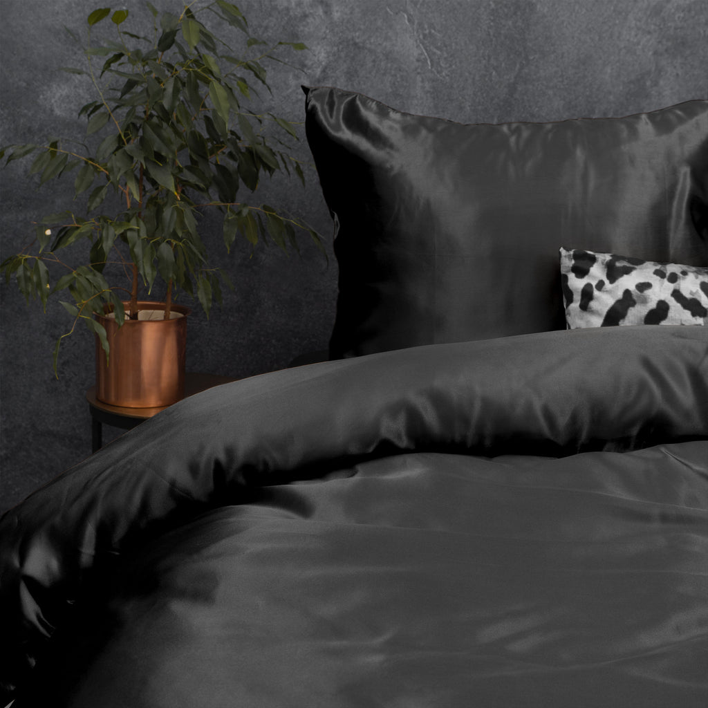 Dekbedovertrek micropercal satijn Beauty Skin Care zwart 240 x 220 cm, met 2 kussenslopen 60 x 70 cm