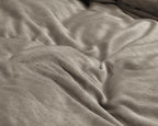 Dekbedovertrek fluweel effen taupe grijs 140 x 220 cm, met kussenslopen 60 x 70 cm voor de slaapkamer