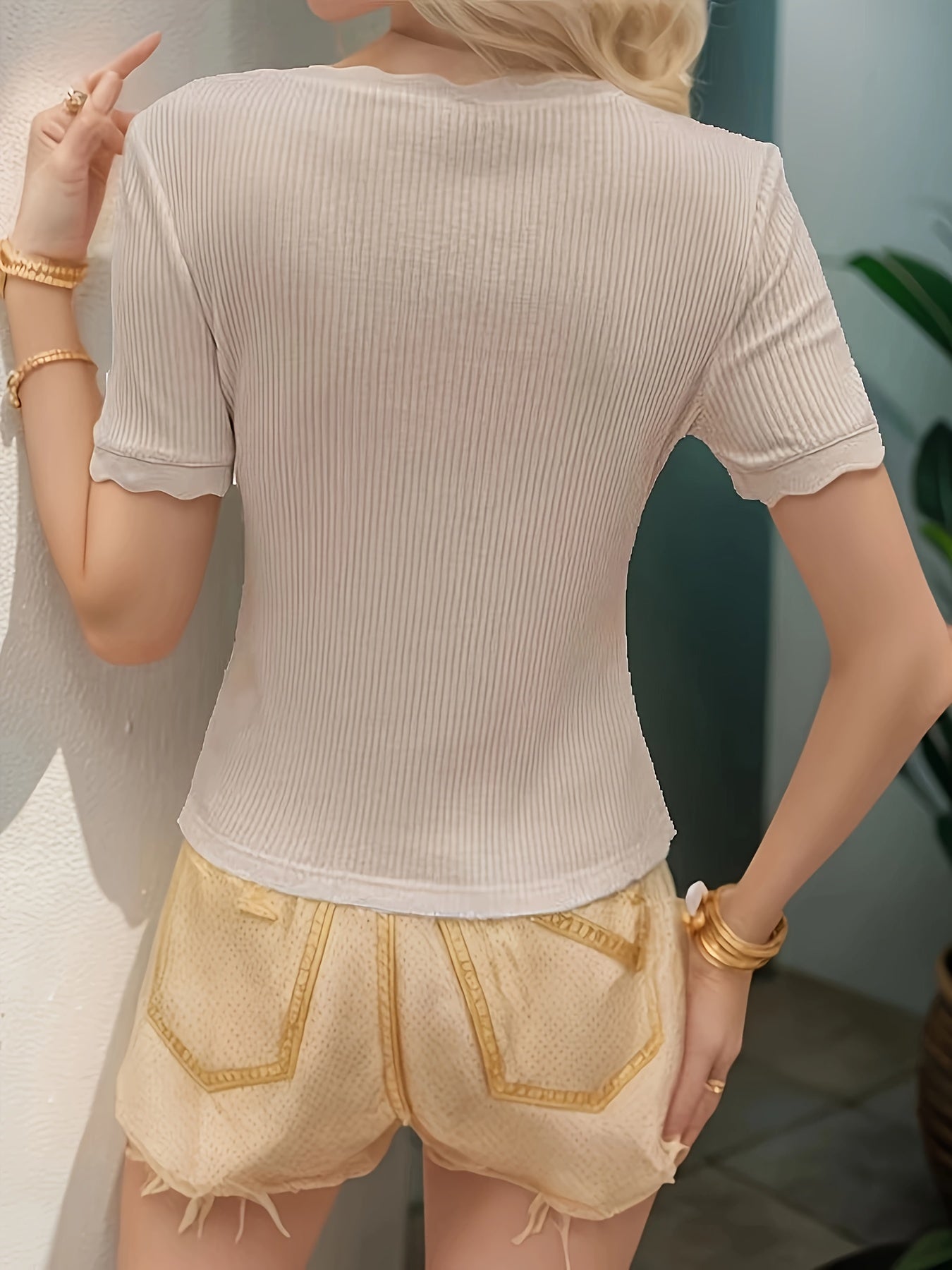 Women's Fashionable Ribbed T-Shirt with Scalloped Edge and Belted Shorts – Ideal for Spring and Summer