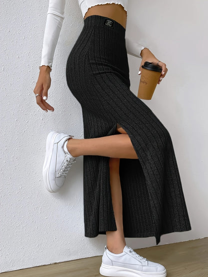 Ribbed black maxi skirt with slit