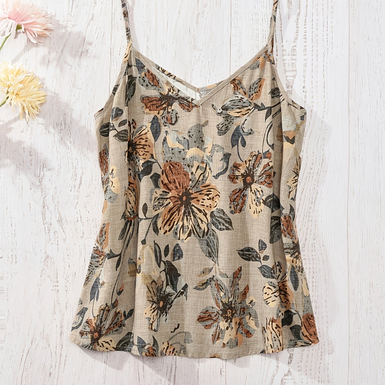 Women's summer top with floral pattern, V-neck, spaghetti straps, casual blouse for vacation and everyday wear