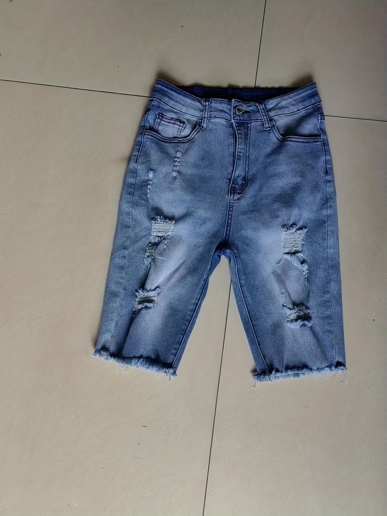 Women's Bermuda Denim Shorts in Used Look with Fringes – Casual Summer Fashion for Leisure and Everyday Wear