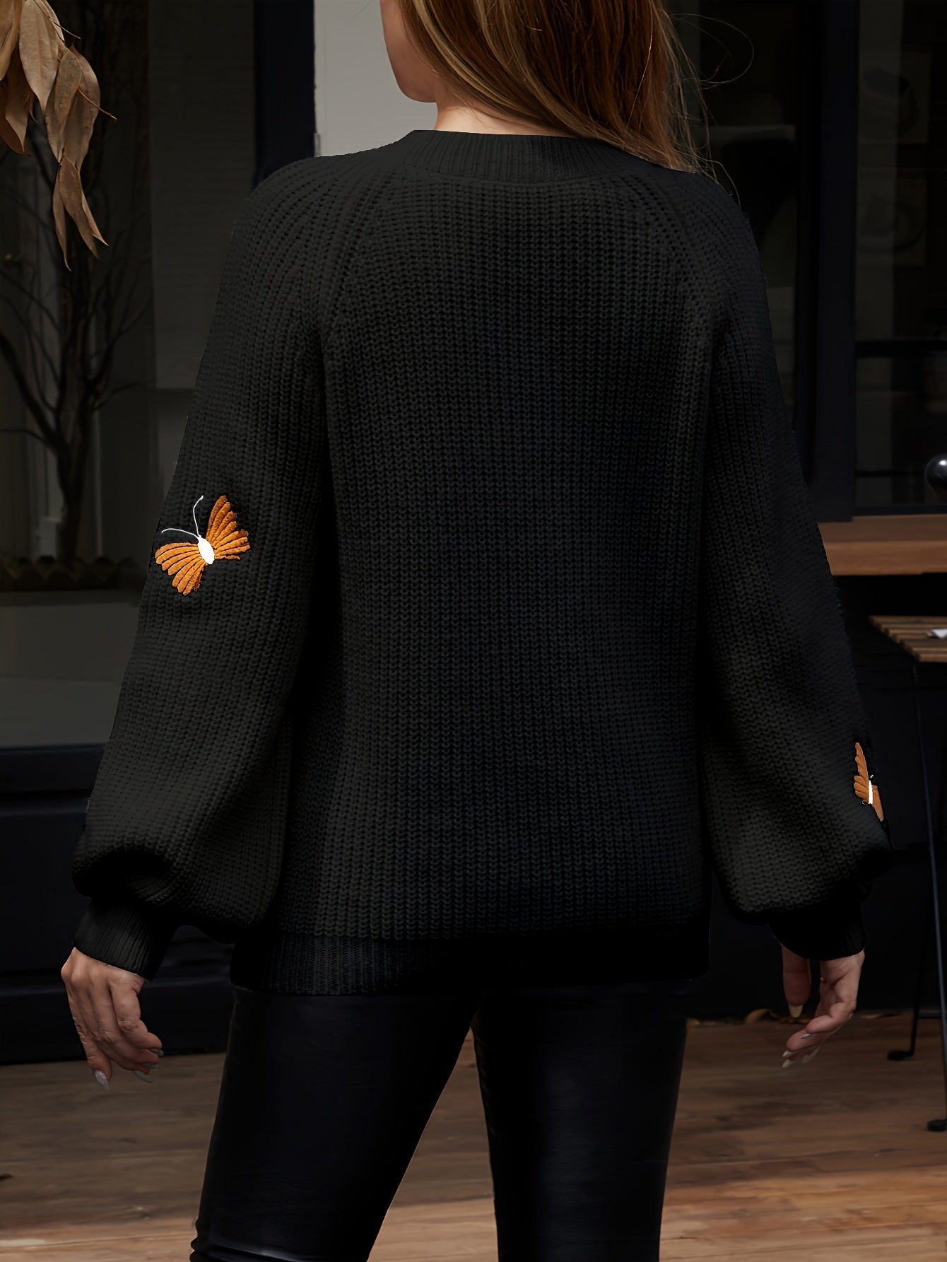 Women's knitted sweater with butterfly embroidery, crew neck, long sleeves