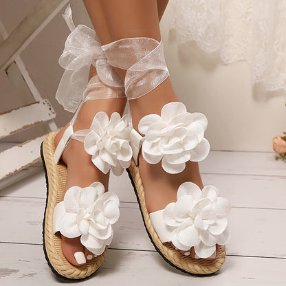 Damen Sandalen mit romantischen Blumen und Schleifen – Verspielte Sommermode für besondere Anlässe