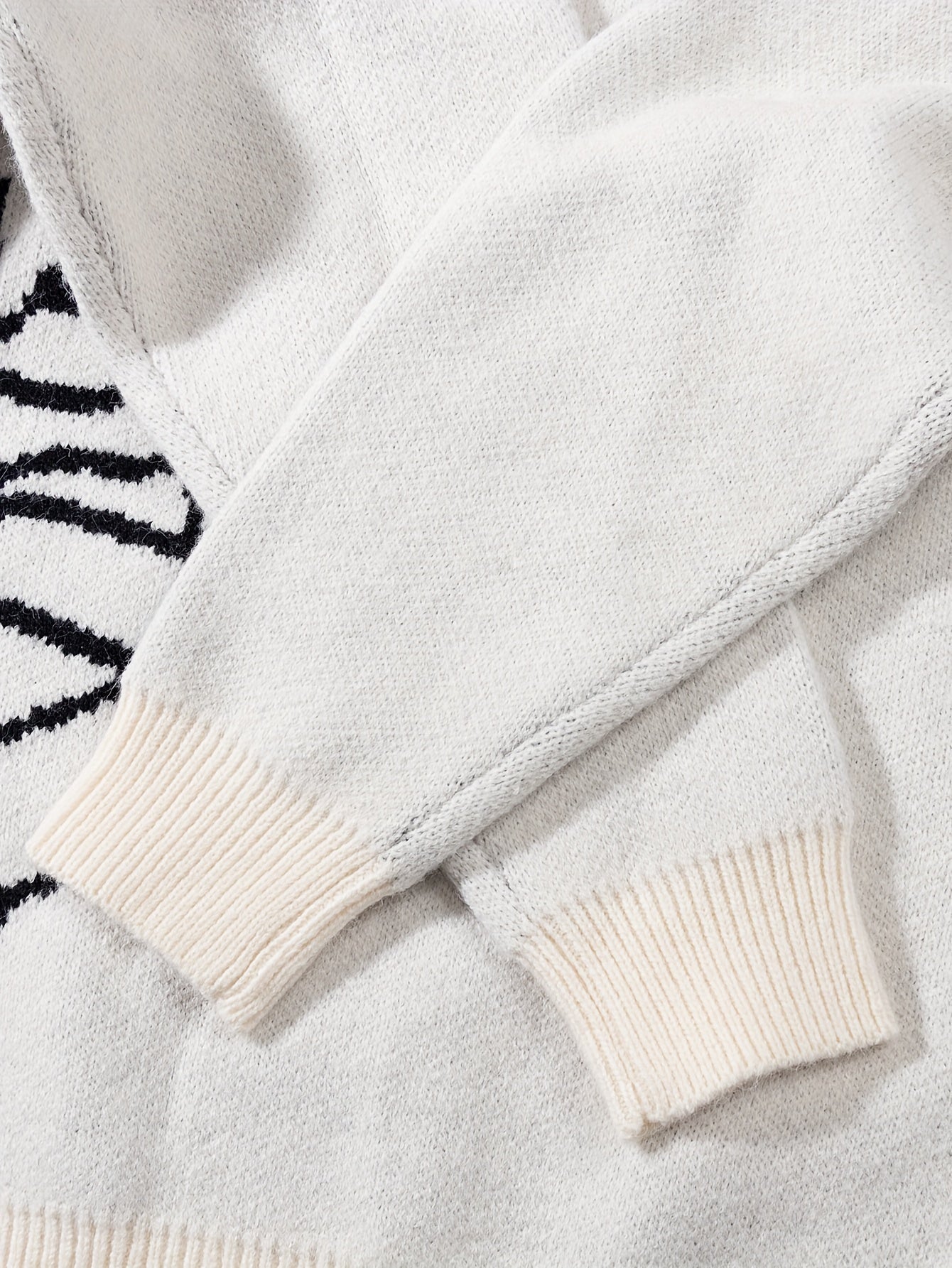 Unisex knitted sweater with a round neckline and planet motif – oversized, loose fit
