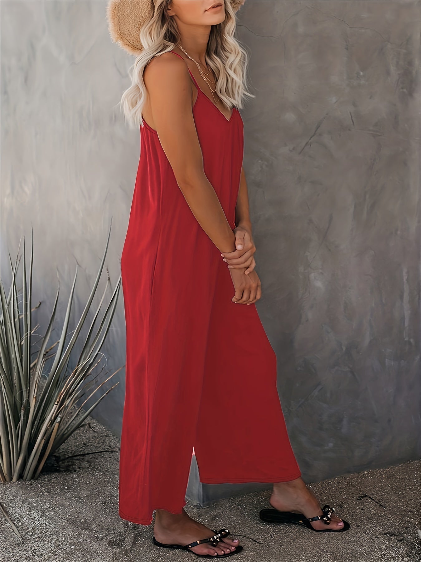 Women's jumpsuit with spaghetti straps and wide legs – Casual one-piece for spring and summer