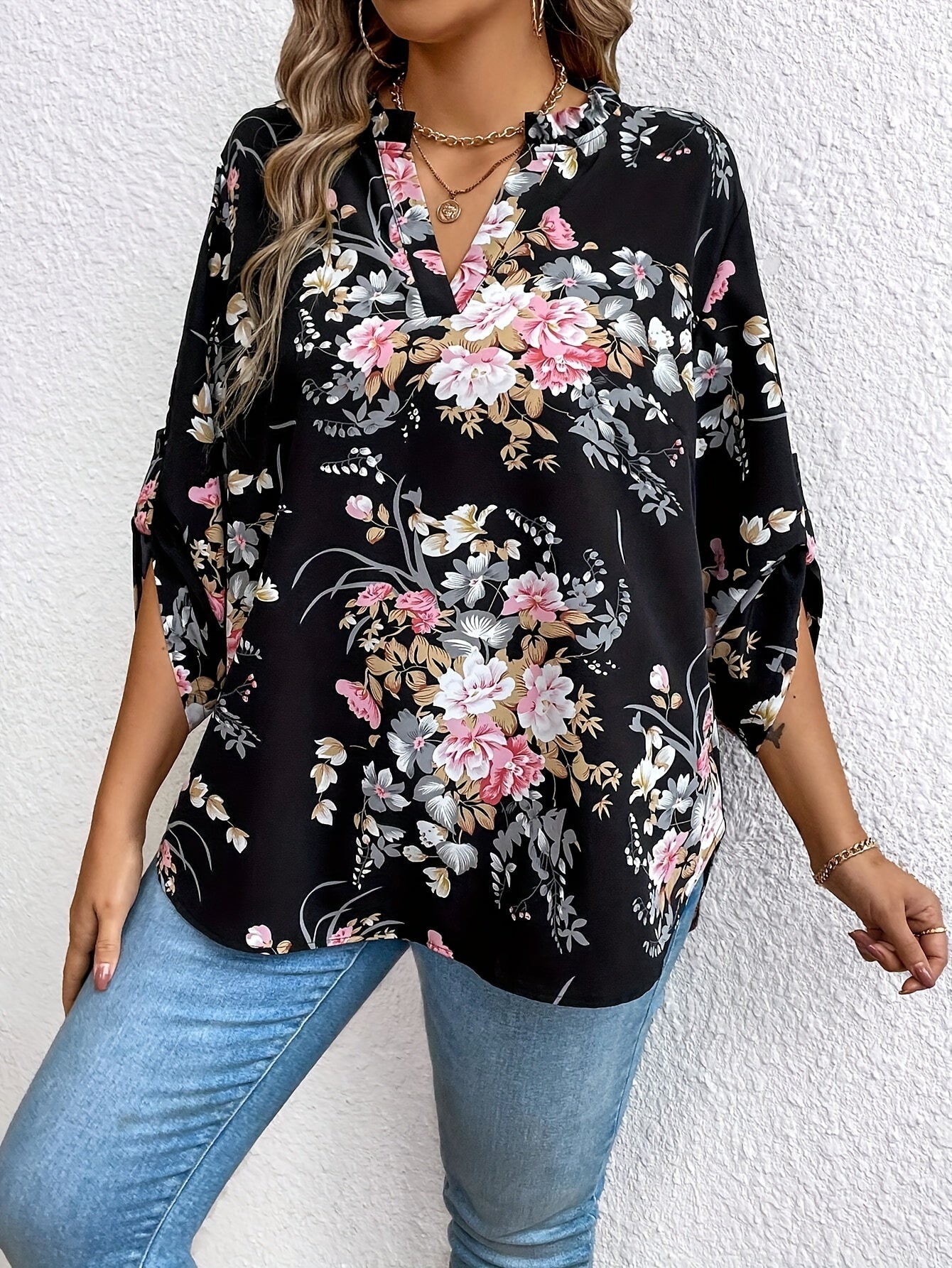 Women's Elegant Blouse with Floral Pattern and V-Neck – Perfect for Everyday & Office