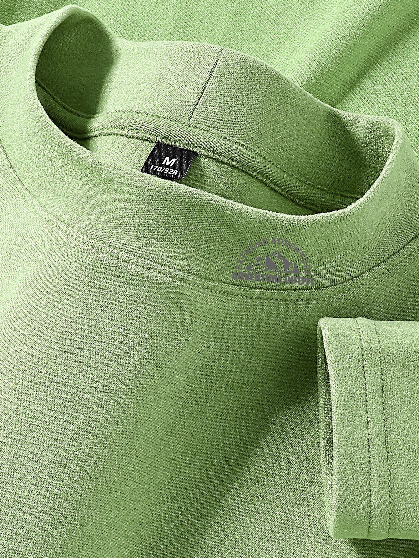 Unisex long-sleeve shirt with stand-up collar – Comfortable top for everyday wear and sports