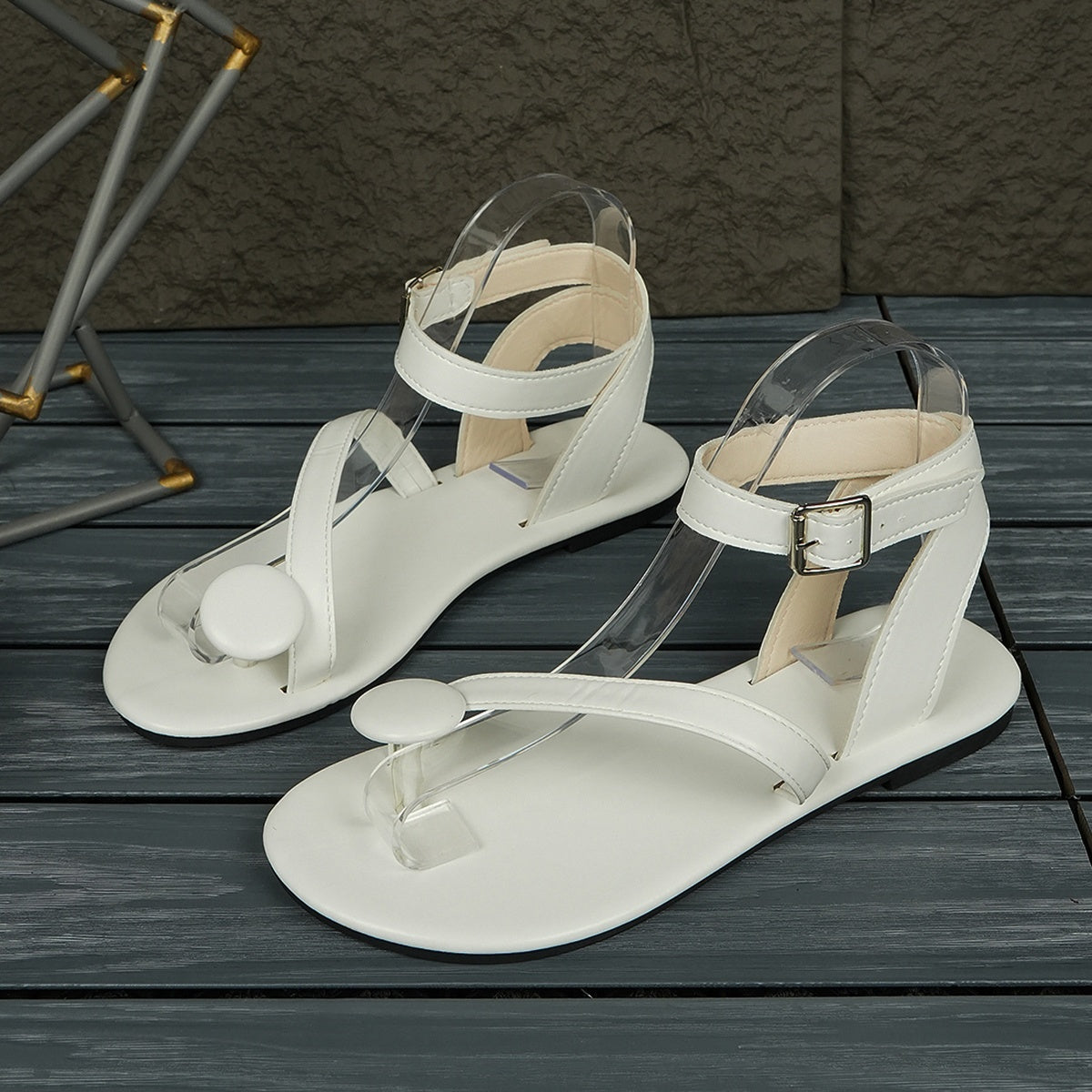 Damen Sandalen mit Zehenring und asymmetrischen Riemen – Modische Sommerschuhe für Alltag und Urlaub