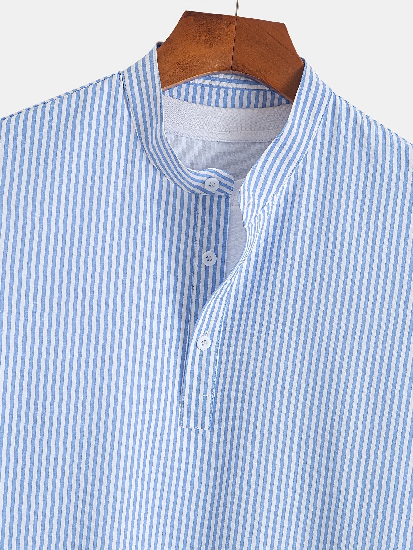 Men's Modern Short-Sleeve Henley with Stand-Up Collar – Striped Casual Shirt for Summer and Everyday Wear