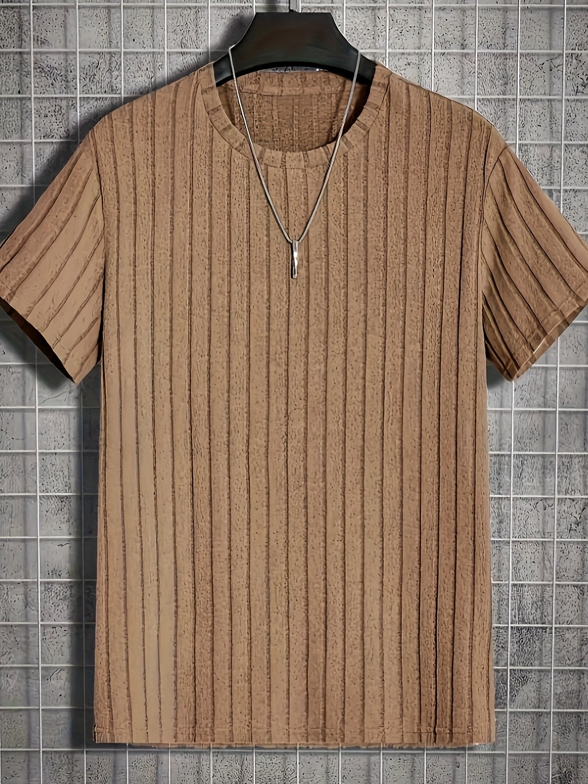 Men's T-Shirt with Vertical Texture Pattern – Modern Short-Sleeve Shirt for Everyday and Leisure