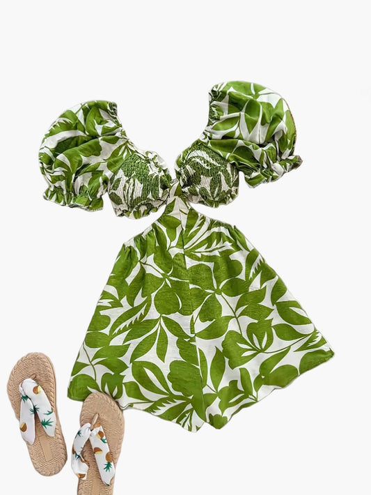 Women's summer jumpsuit with puff sleeves and tropical leaf pattern – perfect for beach and vacation