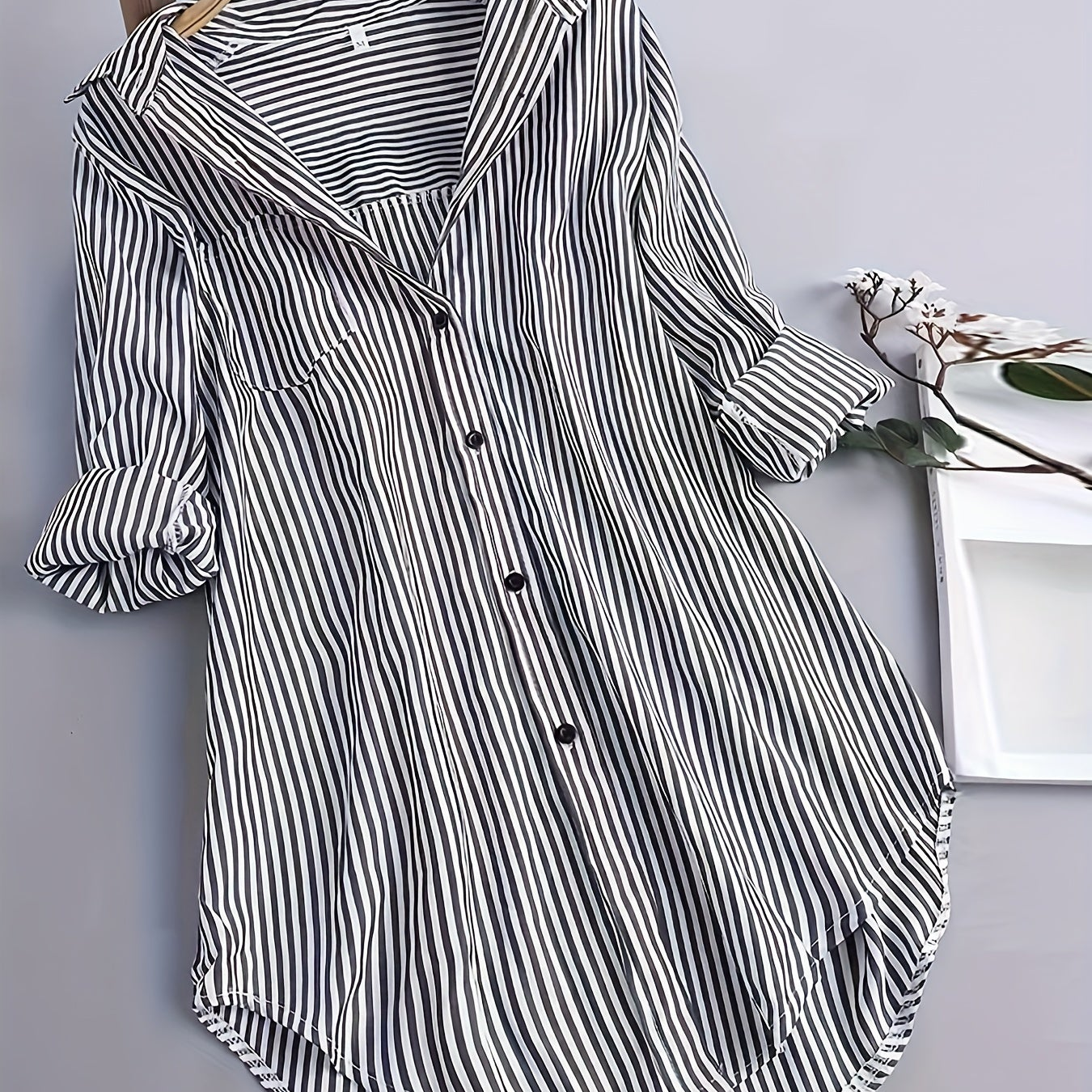 Women's striped blouse shirt with loose fit – Stylish long blouse for everyday and office wear