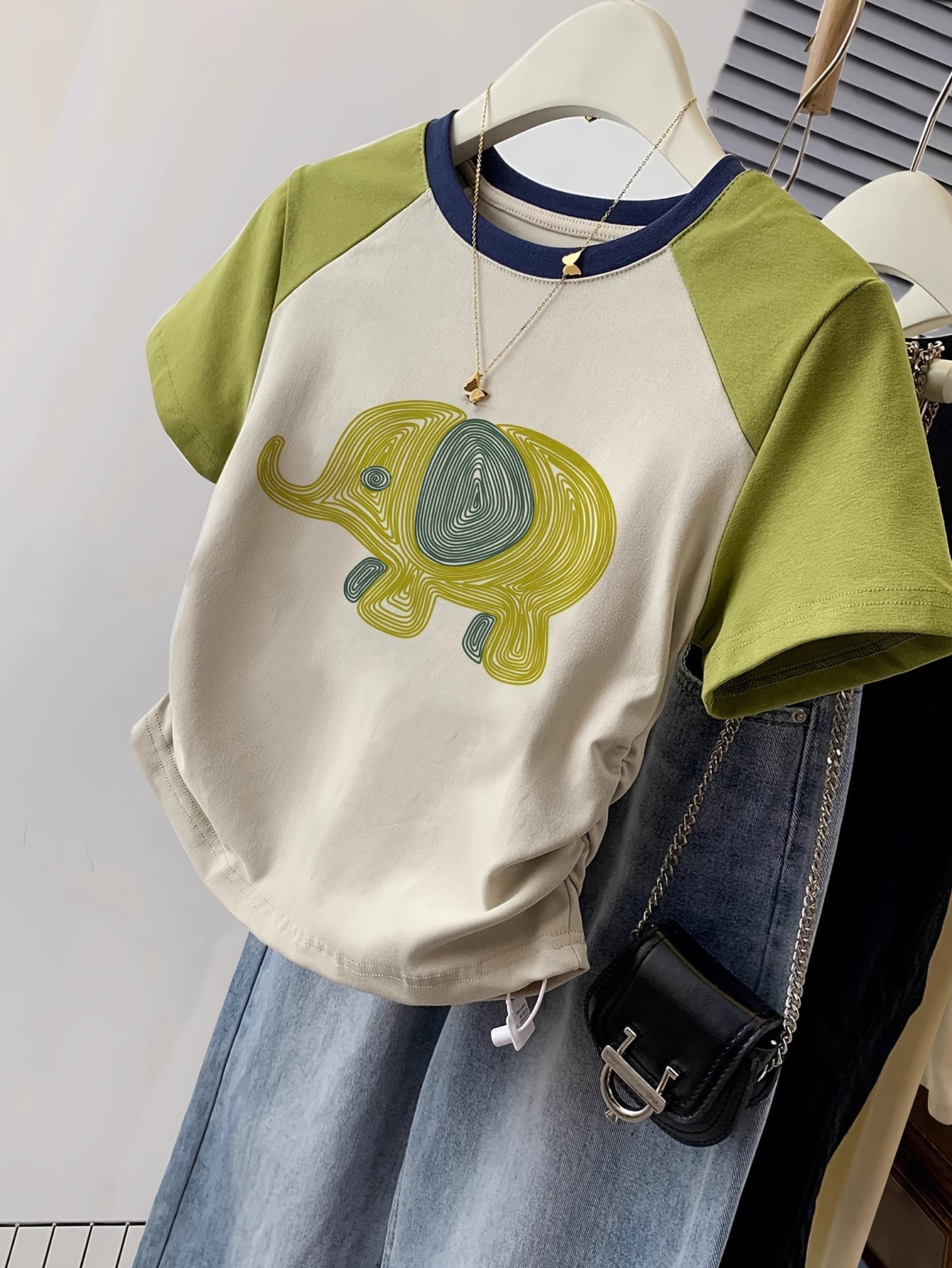 Women's T-shirt with Elephant Print in Y2K Style for Leisure and Everyday Wear