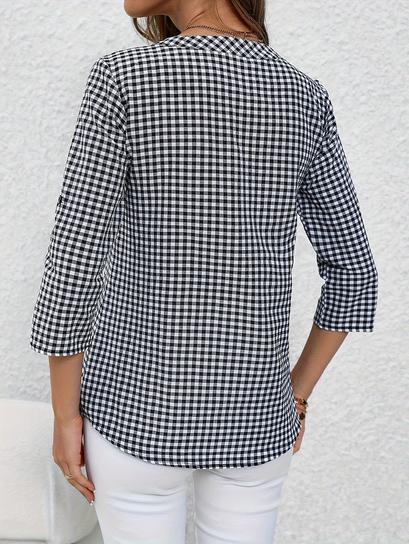 Women's blouse with check pattern and V-neck – casual shirt blouse for spring and summer