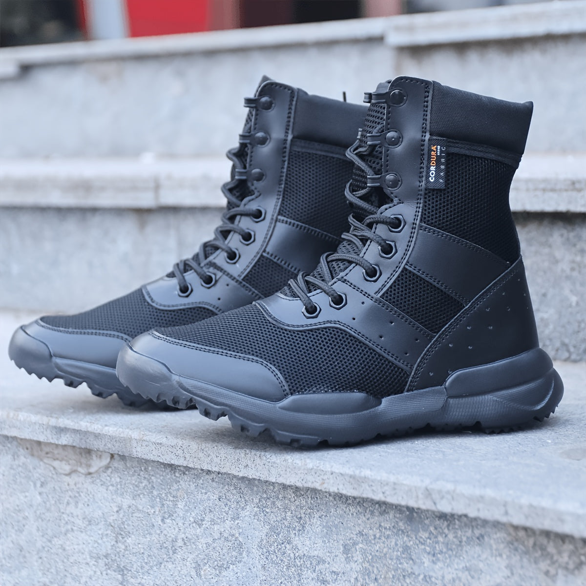 Hohe Schwarze Stiefel mit Schnürung und Netzdetails