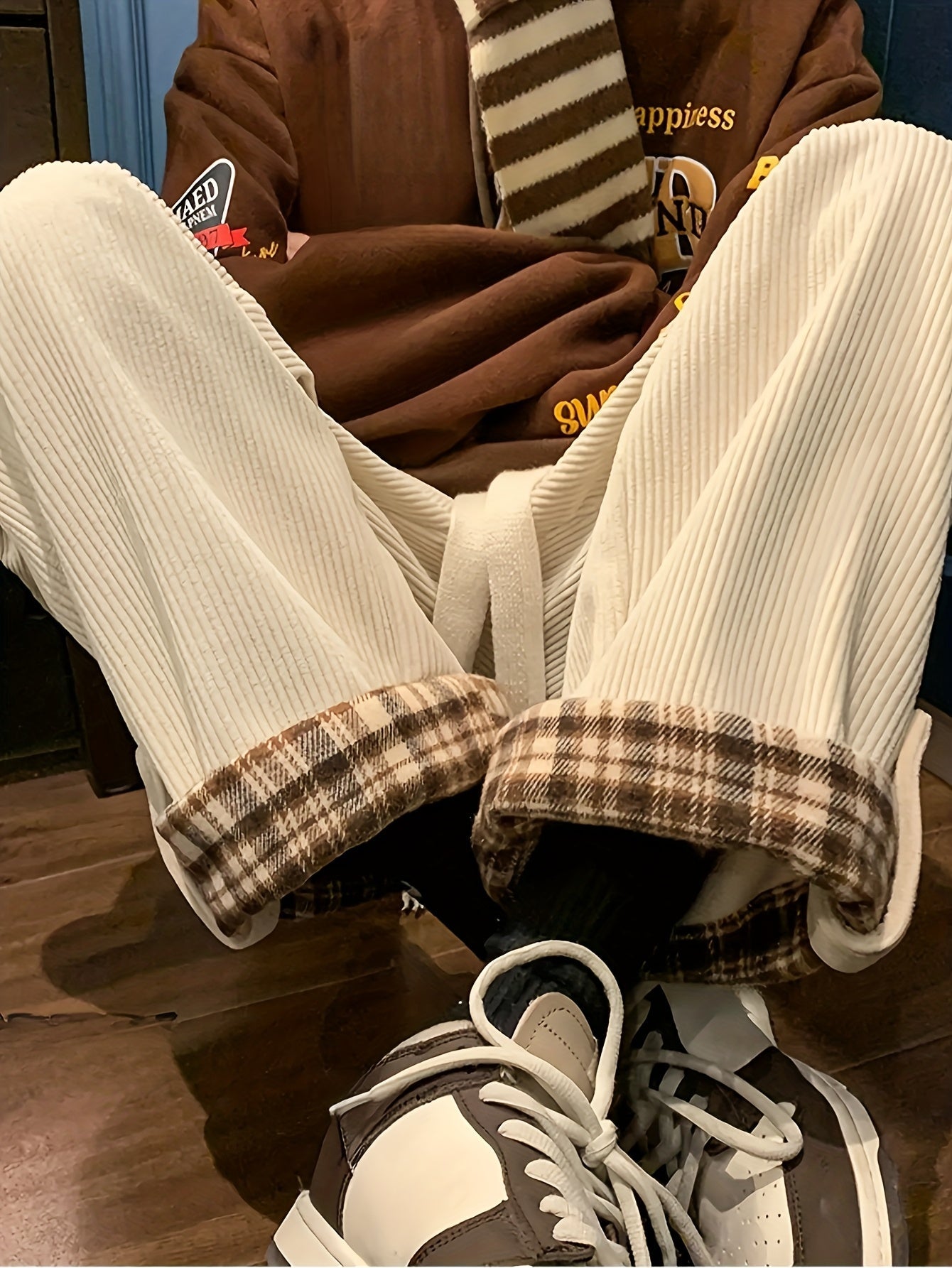 Corduroy trousers with a checked cuff – Wide fit, unisex