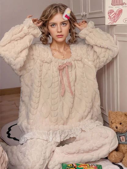 Damen Schlafanzug Flauschig Beige Rüschen Zopfmuster