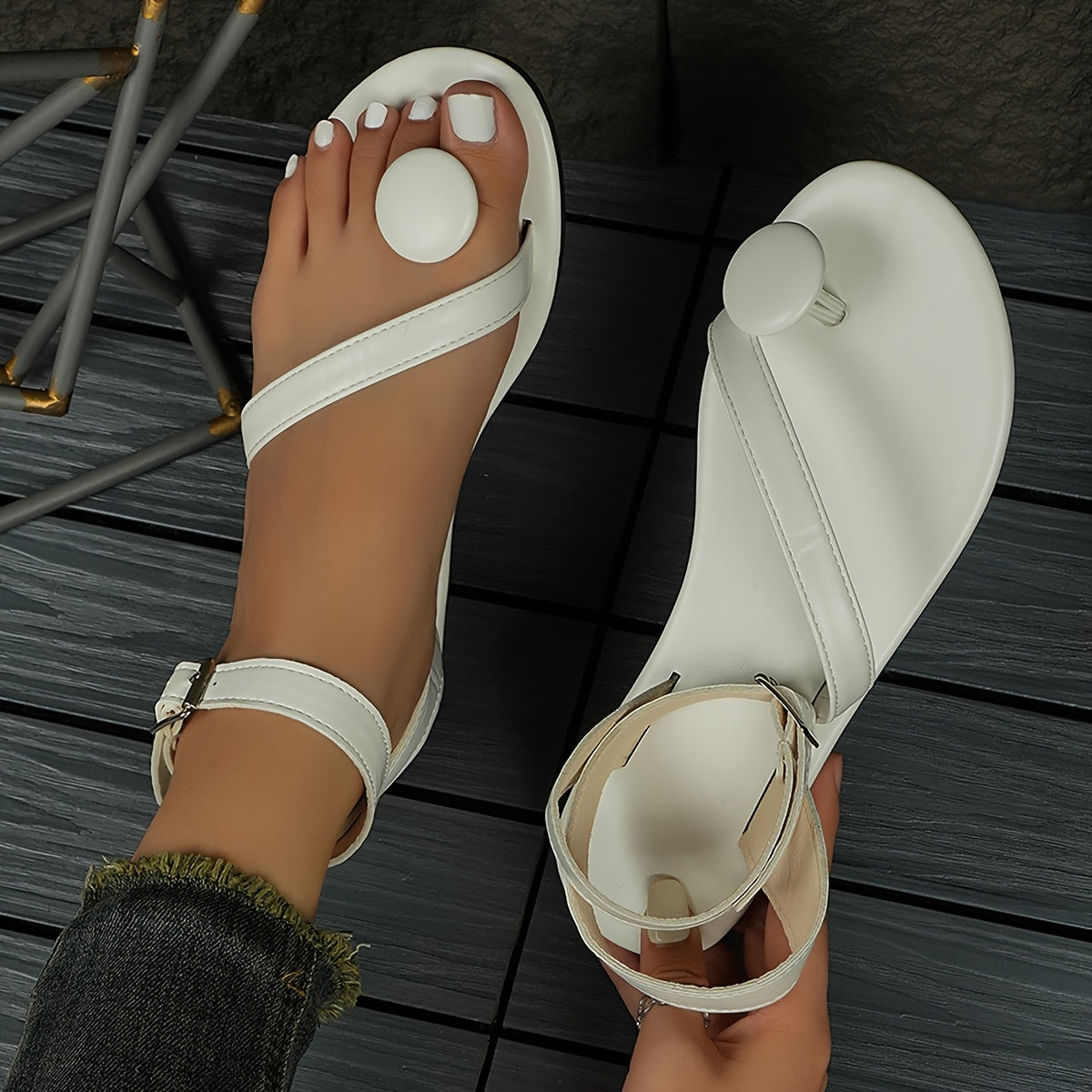 Damen Sandalen mit Zehenring und asymmetrischen Riemen – Modische Sommerschuhe für Alltag und Urlaub