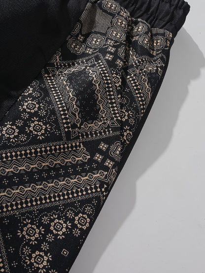 Men's streetwear shorts with graphic pattern and modern design – perfect for casual wear and urban style