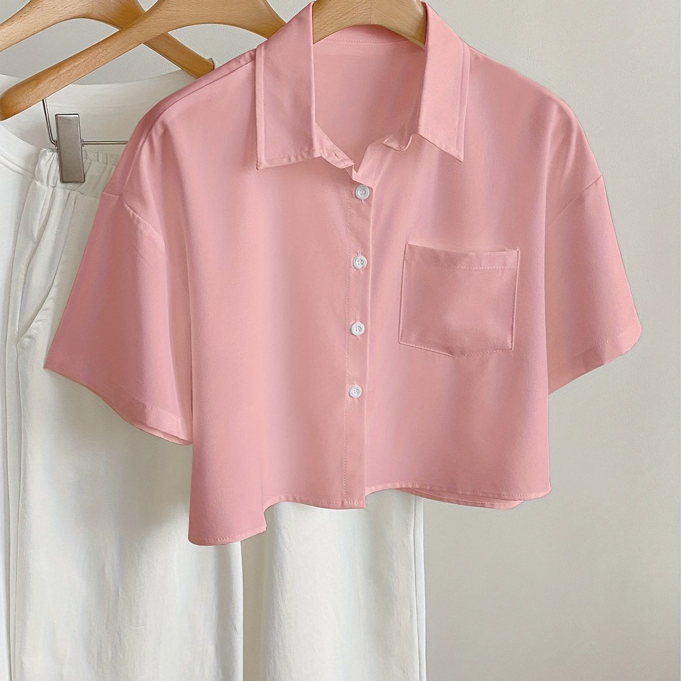 Women's short-sleeve blouse with crop cut and chest pocket – modern casual shirt