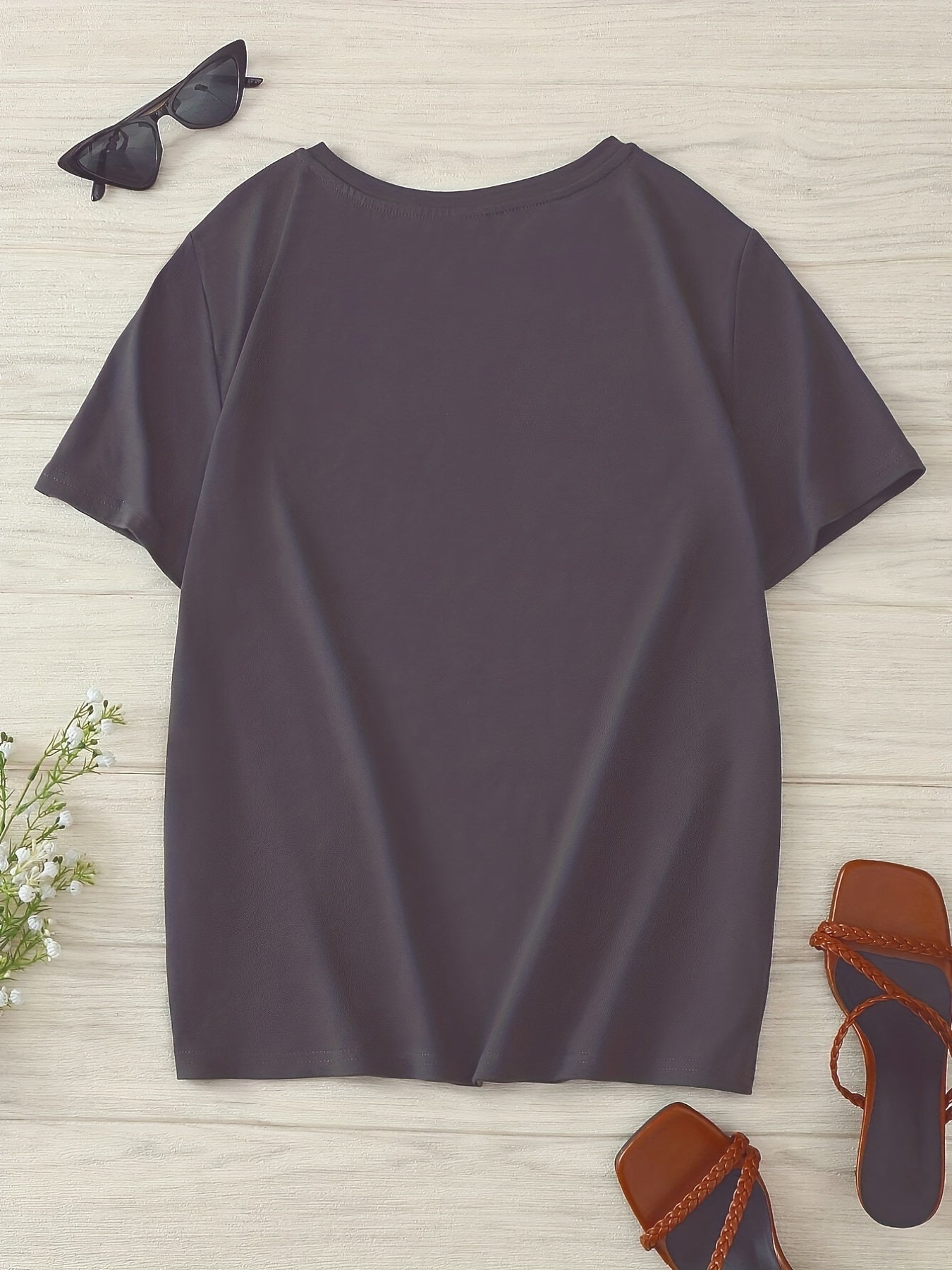 Women's T-Shirt with Floral Feather Graphic – Casual Summer Style