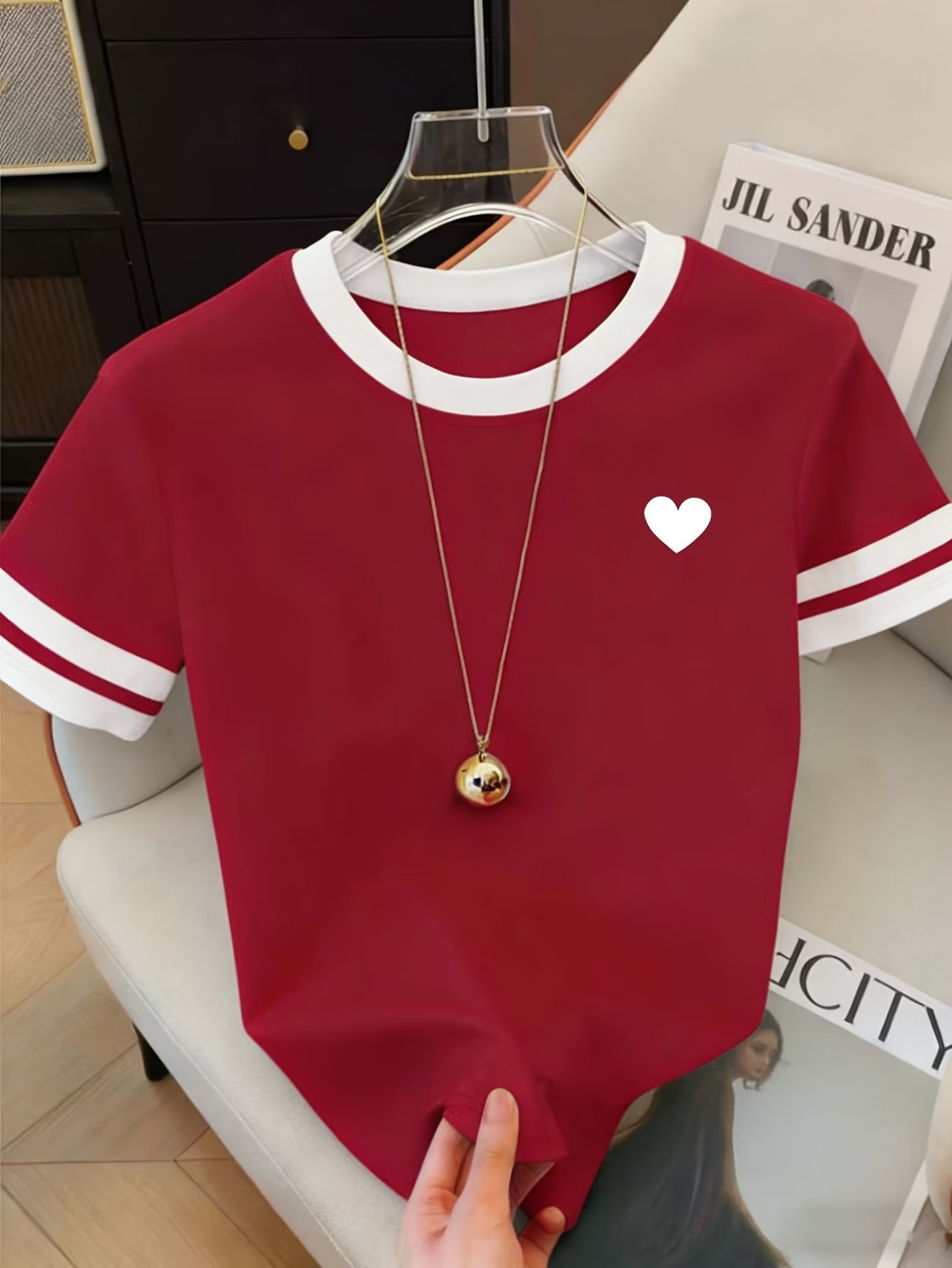 Damen T-Shirt mit Herz-Print und Kontraststreifen – Modisches Freizeitshirt für Frühling und Sommer