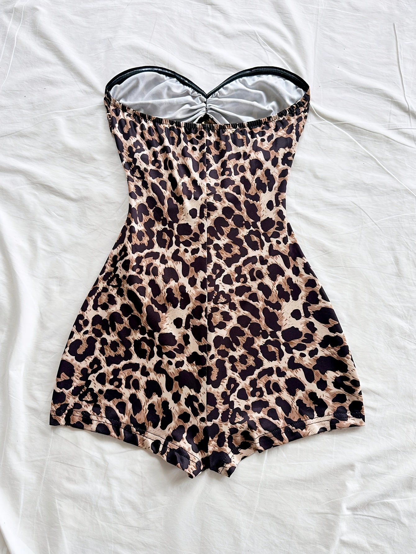 Women's Retro-Style Swimsuit with Leopard Print and Cut-Out Design – Fashionable Bandeau Swimsuit for Summer